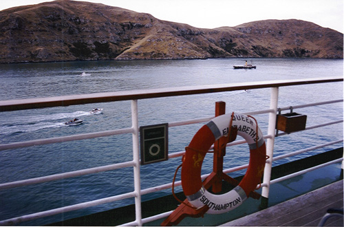 the queen elizabeth 2 ship. Queen Elizabeth 2 departing